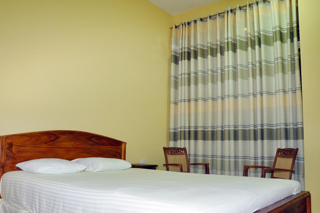 Hotel Pearl Gate Chilaw Eksteriør billede