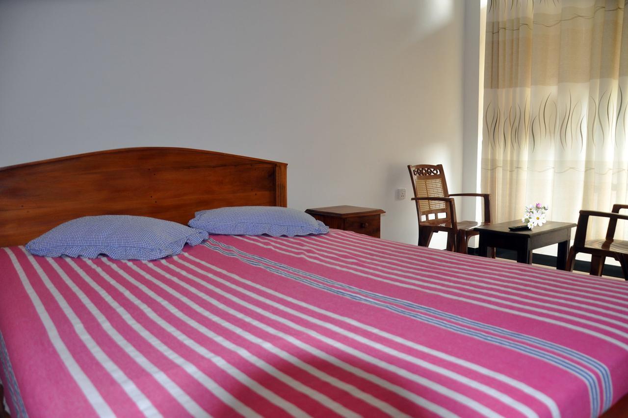 Hotel Pearl Gate Chilaw Eksteriør billede