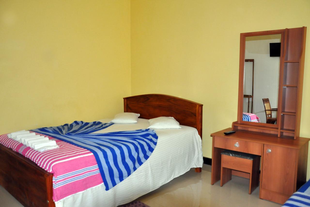 Hotel Pearl Gate Chilaw Eksteriør billede